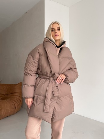 Пуховик с объёмным воротником - Основные контакты 