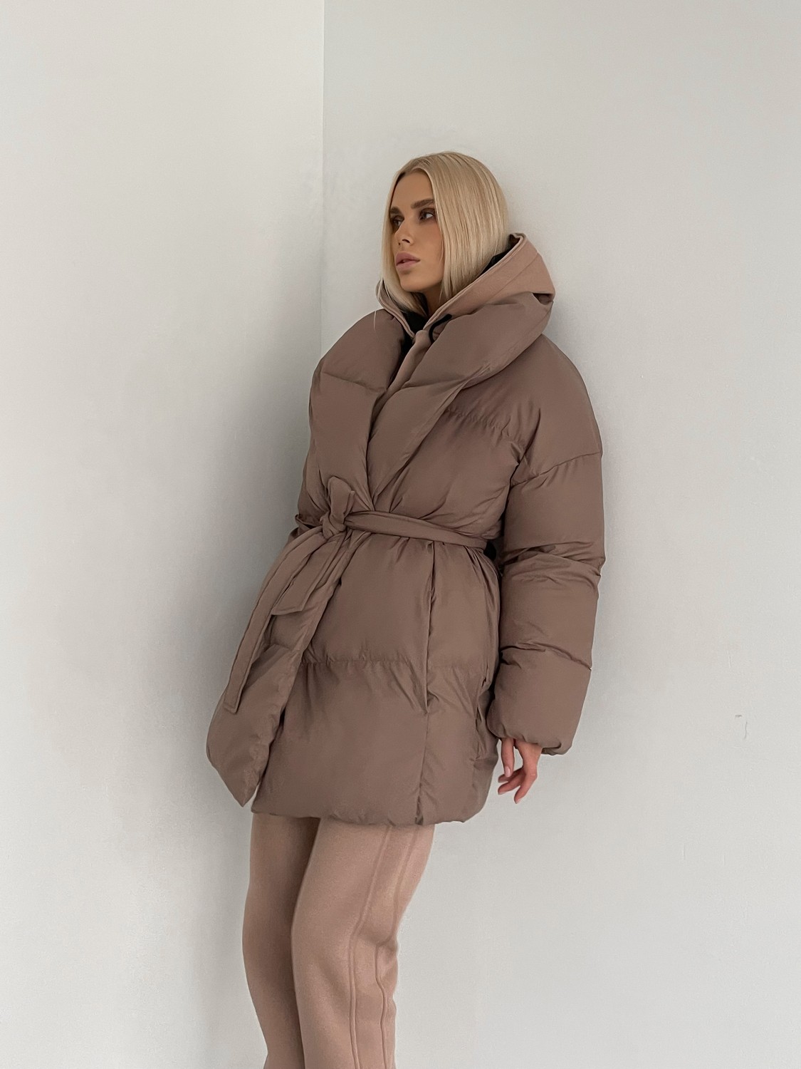 Пуховик бежевий